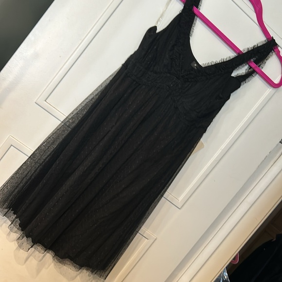 Black Tulle Overlay Longer length Top- L - Picture 8 of 8